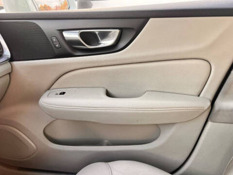 2020 Volvo V60 T5 Momentum