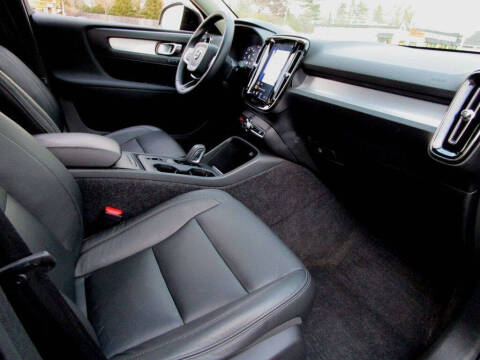 2020 Volvo XC40 T5 Momentum