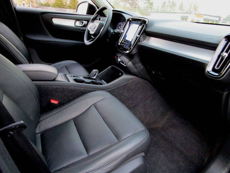 2020 Volvo XC40 T5 Momentum