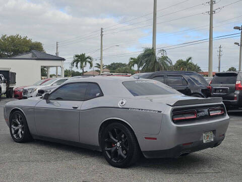 2015 Dodge Challenger SXT Plus