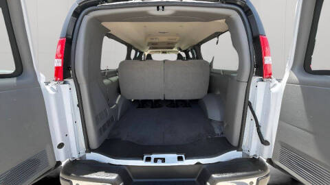 2025 Chevrolet Express LT 3500