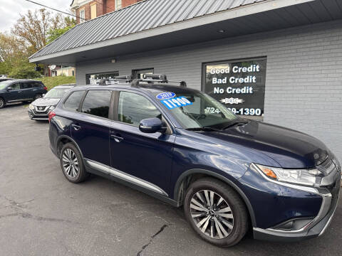 2019 Mitsubishi Outlander for sale at Auto Credit Connection LLC in Uniontown PA