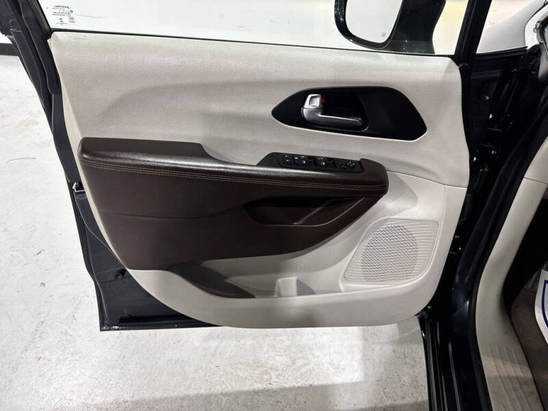 2020 Chrysler Pacifica Touring
