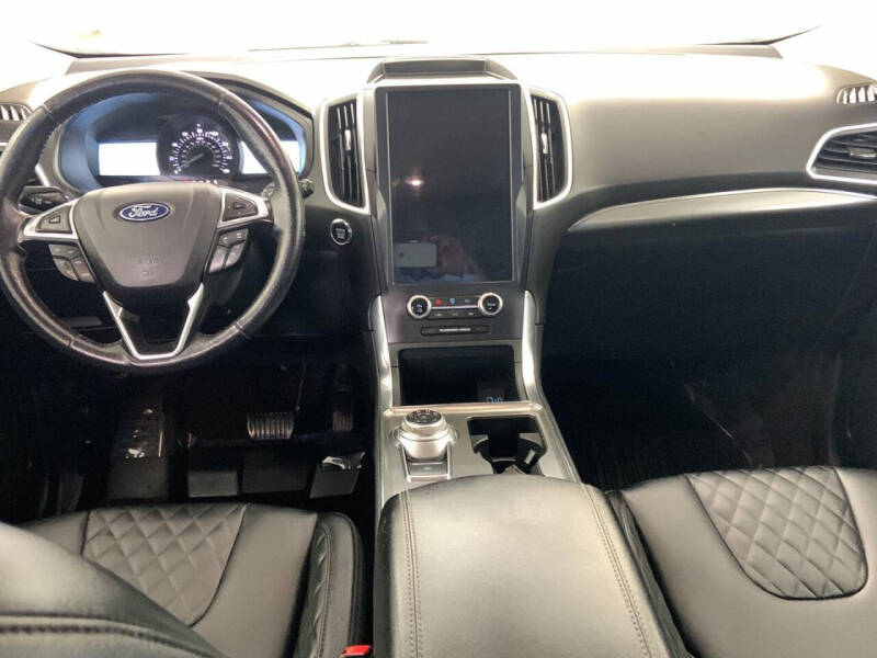 2023 Ford Edge Titanium