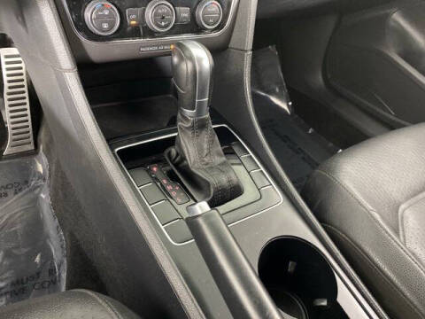 2017 Volkswagen Passat 1.8T R-Line