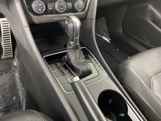 2017 Volkswagen Passat 1.8T R-Line