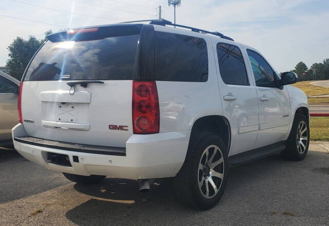 2013 GMC Yukon for sale at DURANGO AUTO CENTER LLC in Tulsa, OK