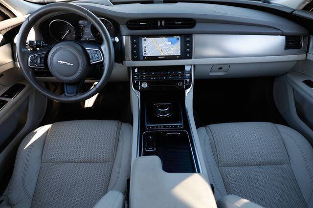 2017 Jaguar XF 35t Prestige