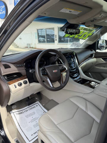 2017 Cadillac Escalade Luxury