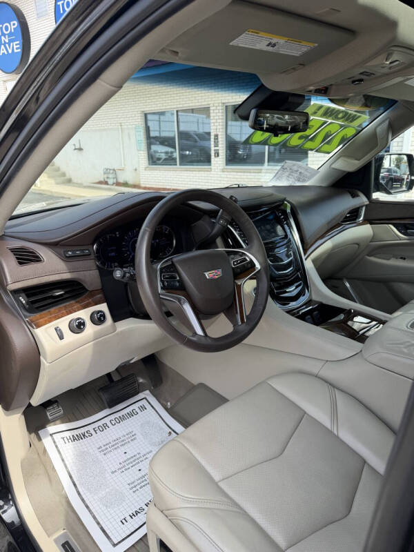 2017 Cadillac Escalade Luxury