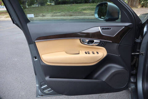 2018 Volvo XC90 T6 Momentum