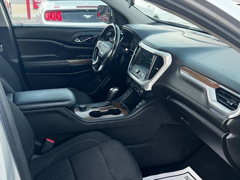 2017 GMC Acadia SLE-2