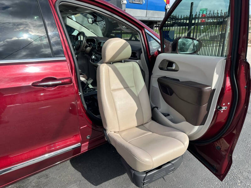 2018 Chrysler Pacifica for sale at Auto Icon in Houston TX