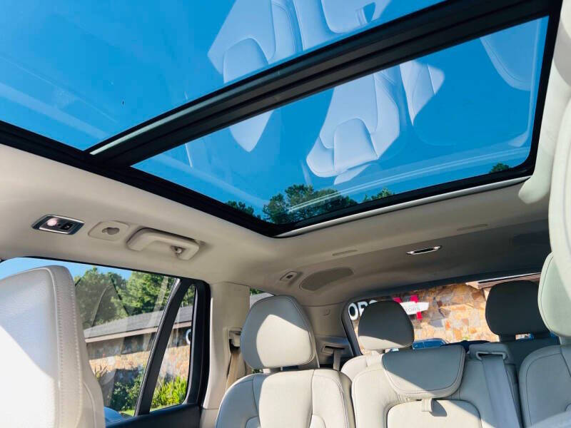 2016 Volvo XC90 T6 Momentum