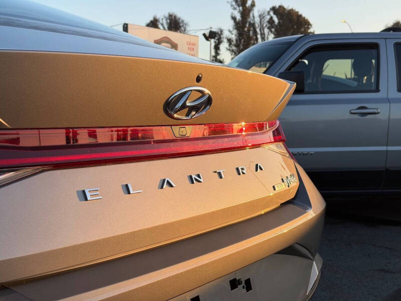 2022 Hyundai Elantra Hybrid Blue