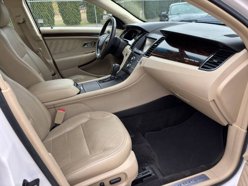 2015 Ford Taurus Limited