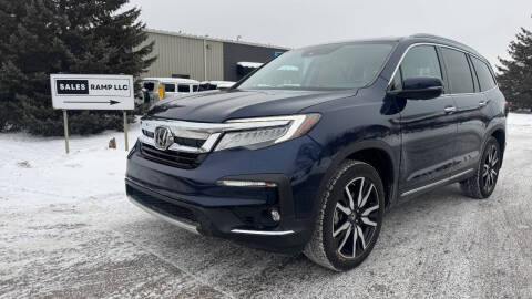 2020 Honda Pilot Touring w/Rear Captain's Chairs
