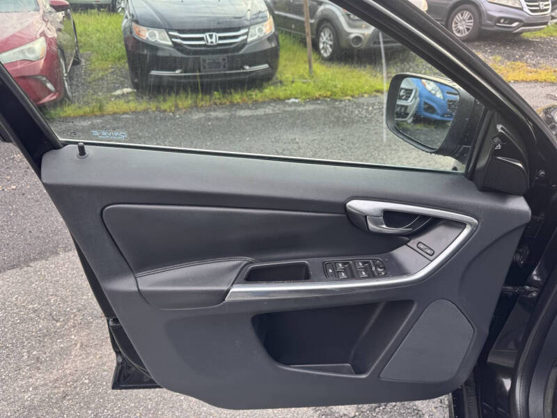 2015 Volvo XC60 T6 Drive-E Platinum