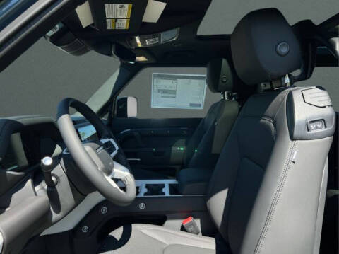 2025 Land Rover Defender 90 P400 X-Dynamic SE