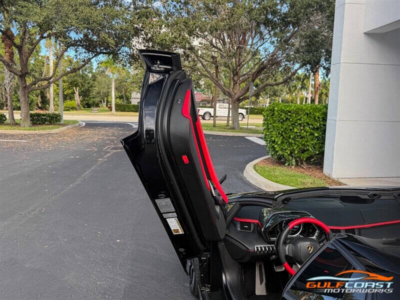 2016 Lamborghini Aventador LP 700-4