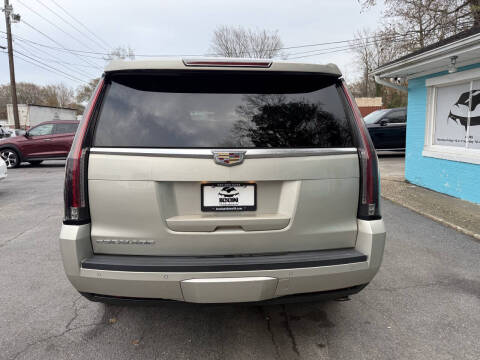 2016 Cadillac Escalade Luxury Collection