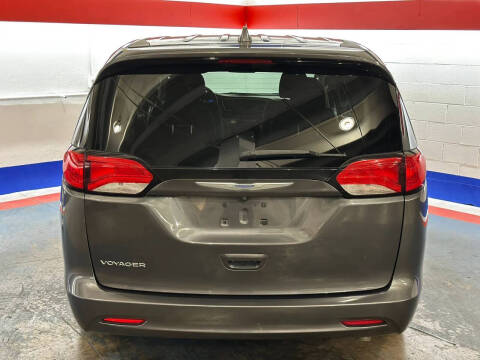 2020 Chrysler Voyager LX