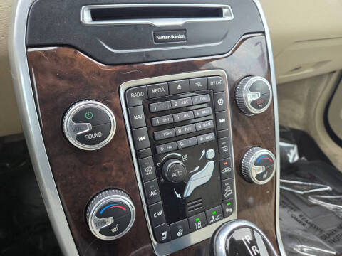 2016 Volvo XC70 T5 Platinum