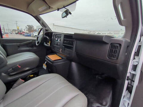 2025 Chevrolet Express 2500