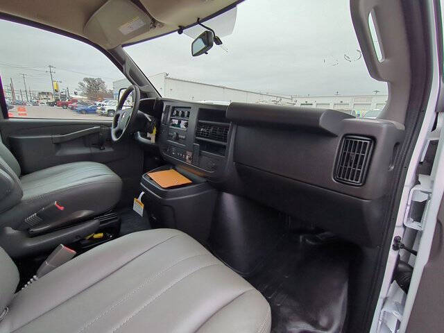 2025 Chevrolet Express 2500