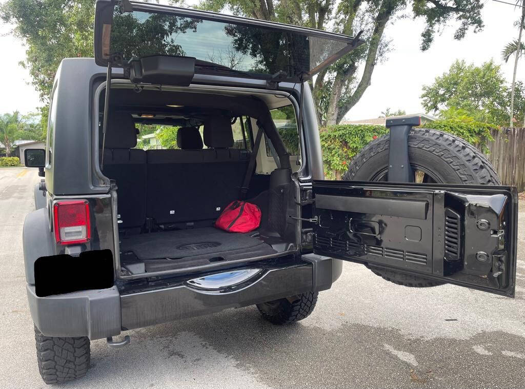 2016 Jeep Wrangler Unlimited  - $15,500