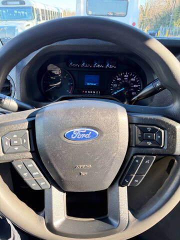 2021 Ford E-450 28 Passenger