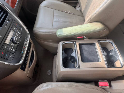 2014 Chrysler Town and Country Touring-L