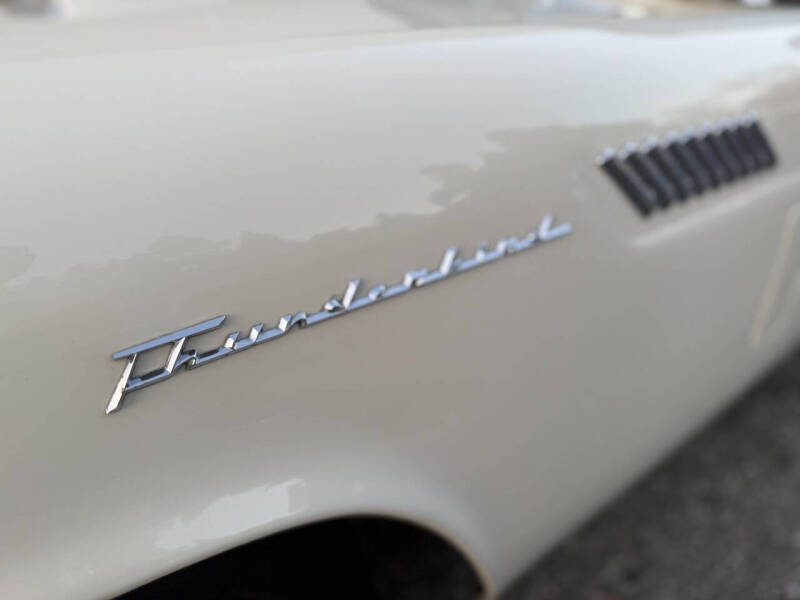 1957 Ford Thunderbird