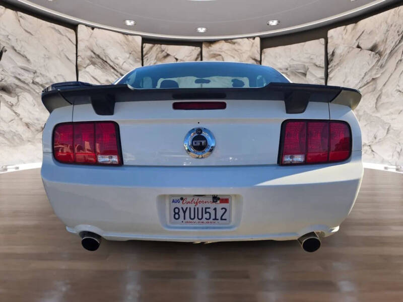 2005 Ford Mustang GT Premium