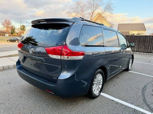 2014 Toyota Sienna XLE 8-Passenger