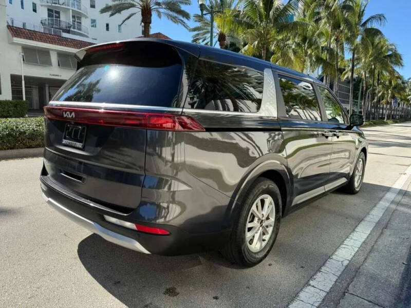 2024 Kia Carnival LX