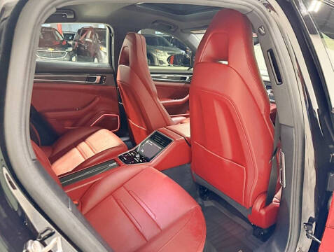 2018 Porsche Panamera 4