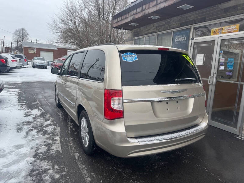2013 Chrysler Town and Country Touring