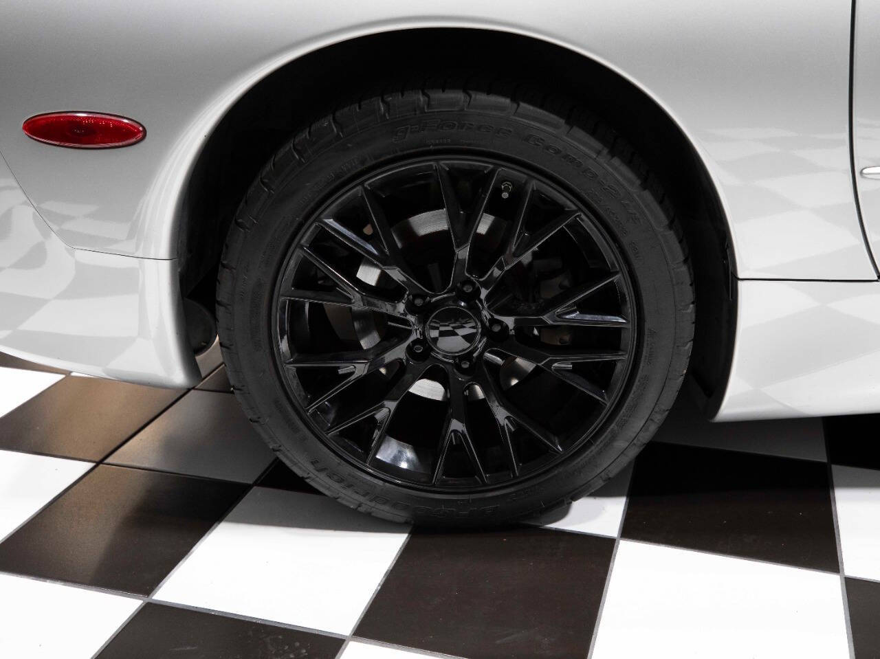 2004 Chevrolet Corvette 29