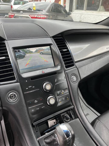 2015 Ford Taurus SEL