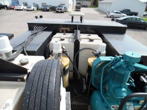 2001 Freightliner FL70