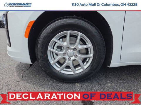 2027 Chrysler Pacifica Select