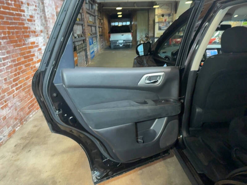 2016 Nissan Pathfinder SV