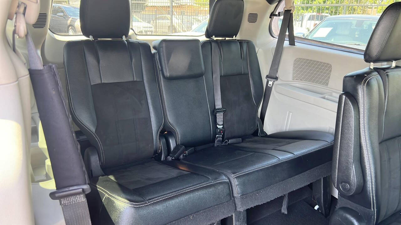 2019 Dodge Grand Caravan for sale at Auto Plaza in Fresno, CA