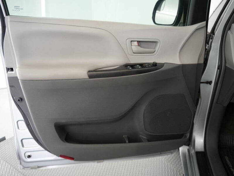 2015 Toyota Sienna L 7-Passenger