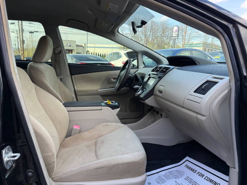 2012 Toyota Prius v Five
