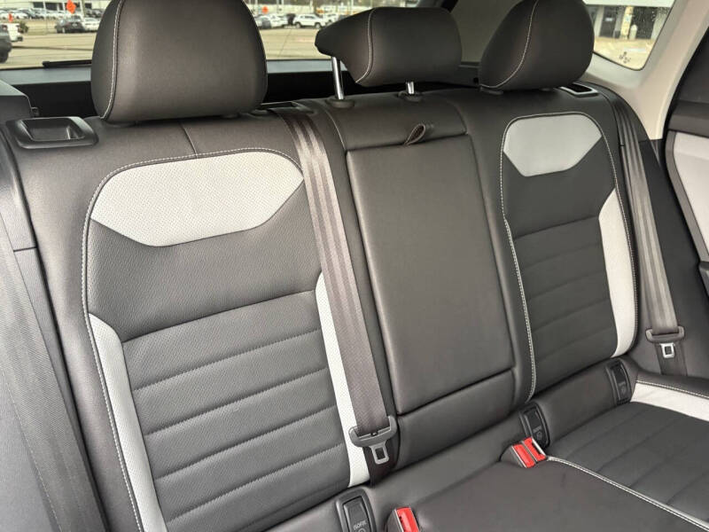 2024 Volkswagen Taos SEL 4Motion