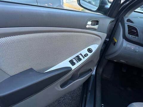 2012 Hyundai Accent GLS