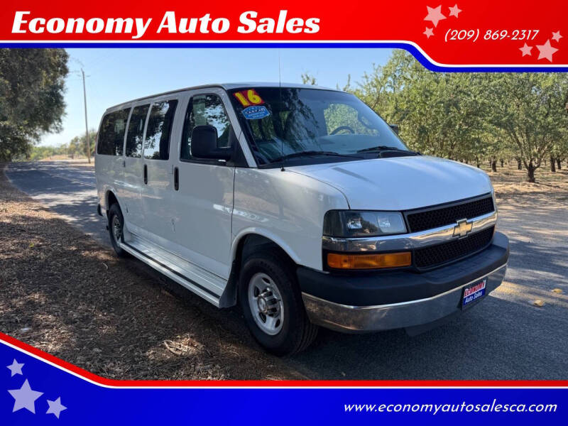 2016 Chevrolet Express Passenger LS's photo