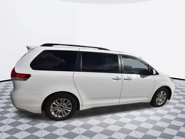 2014 Toyota Sienna XLE 8-Passenger